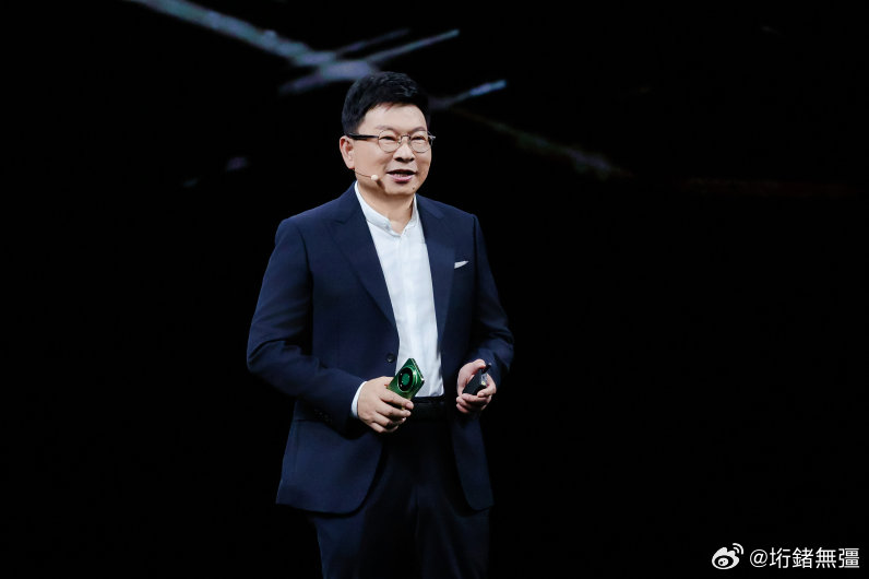 《华为Mate 90系列发布：全系搭载韬芯片，麒麟9050 Pro亮相》10月1日，华为正式发布秋季旗舰机型Mate 90系列，搭载华为最新的麒麟系列芯片和HarmonyOS 7。这也是华为旗舰手机首次在10月1日当天发布并同步开售。 ​