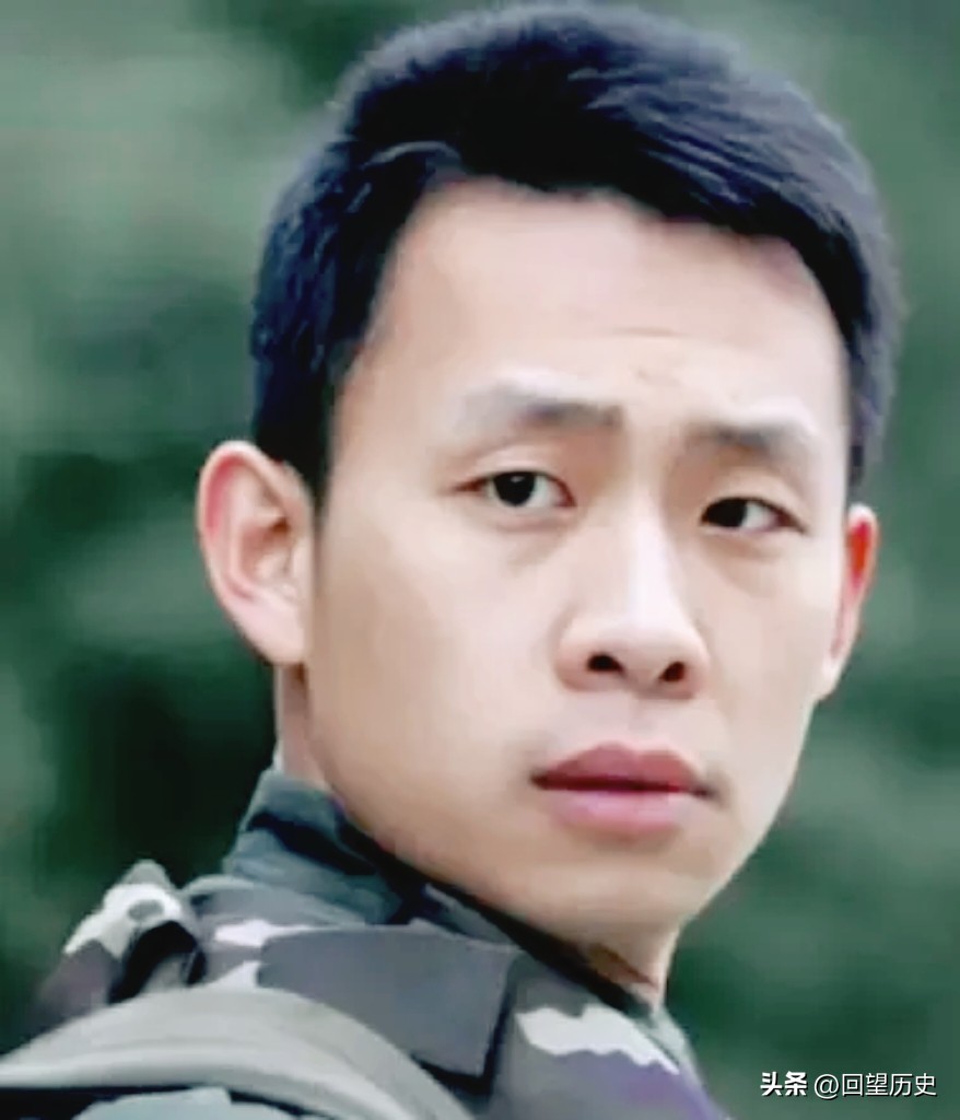 2004年无监控失窃案，张译一招破局，处事格局让人敬佩
 
2004年，张译请了一位钟点工上门打扫。对方离开之后，他发现家里的钱不见了，他向钟点工求证，对方却拒不承认，张译只能选择报警。可警察到场后表示，没有监控、缺少证据，而且事情已经过去半个月，没办法立案。
 
很多人熟知的张译，是荧幕上演技扎实