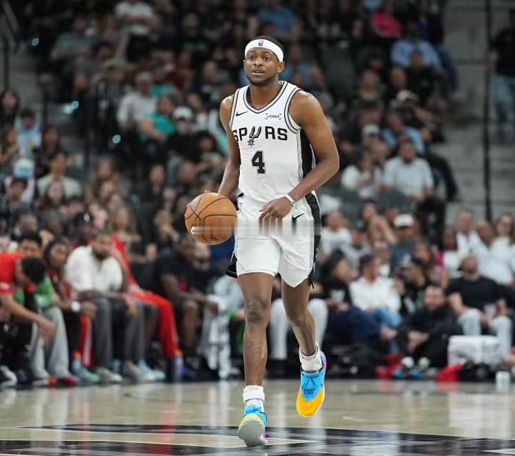 在本赛季NBA总决赛中，圣安东尼奥马刺队1-4不敌纽约尼克斯队，无缘总...