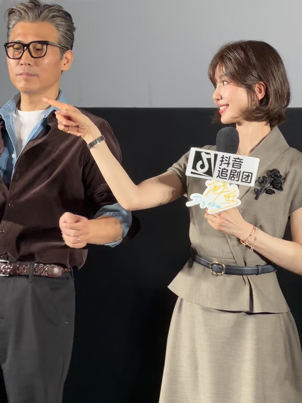 刘诗诗拍摄《醉梦》手势舞