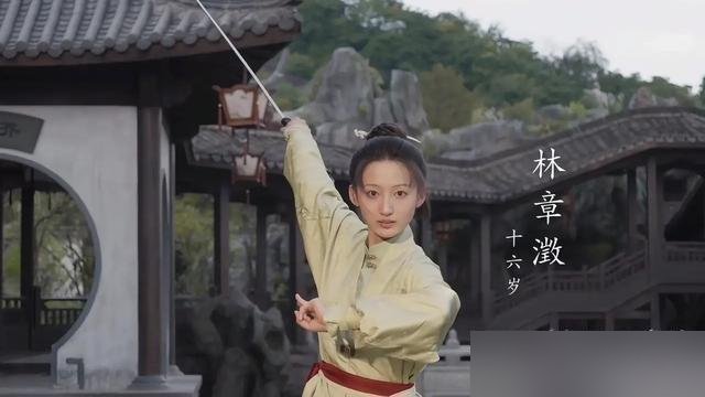 《兰香如故》大结局最狠的一刀，不是主角给的，是林章澂那张脸。
你仔细看，林章澂长得像谁？像韩梁。这不是巧合，是剧组故意埋的账。林锦岐当年欠韩梁的，全写在选角上了。一张脸，就是一本旧账。
谭松韵在《人民日报》发文，把话说透了。她说这剧不搞外放冲突，全藏在留白里、分寸中、细节处。许兰香的隐忍不是怂，
