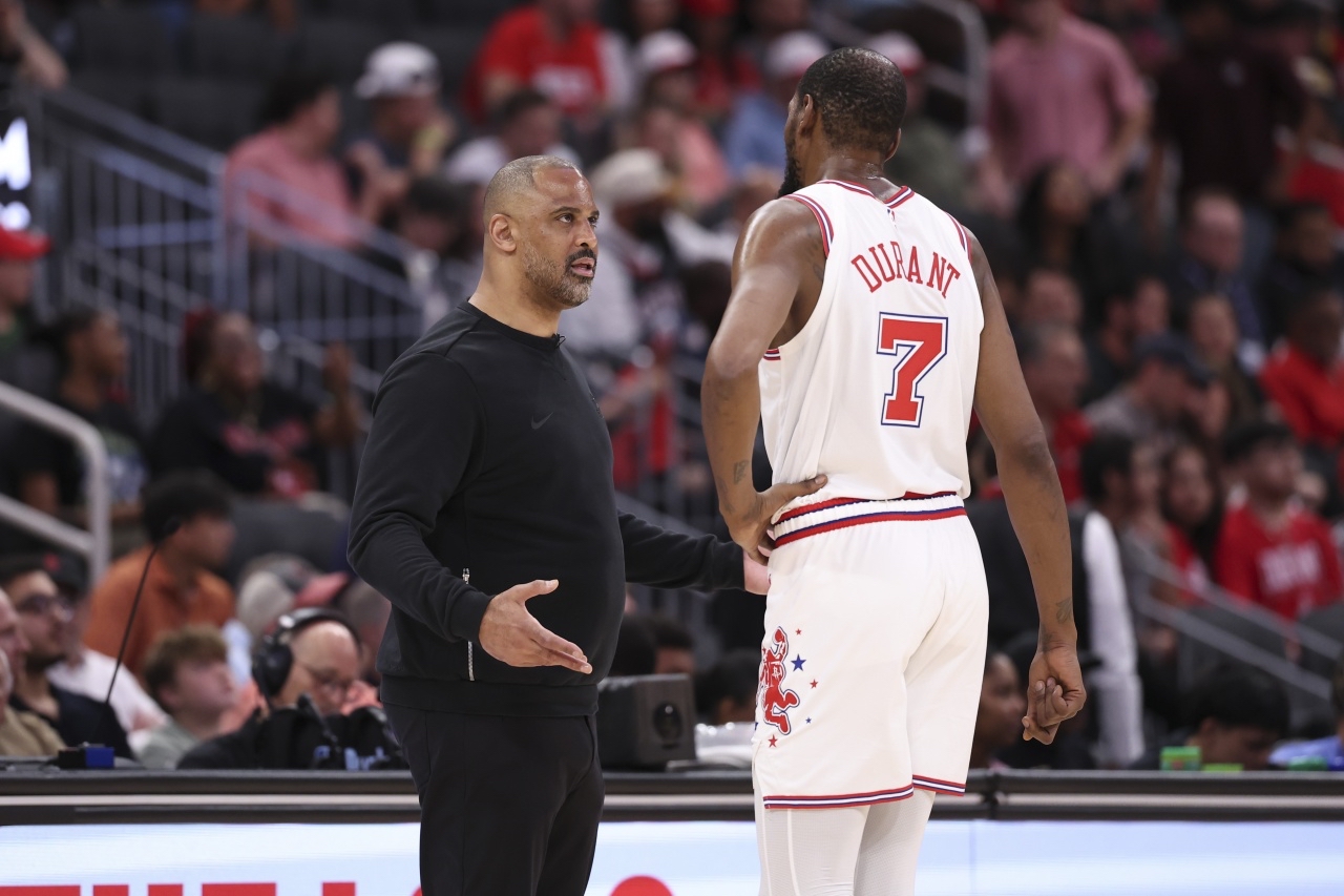 杜兰特G3因脚踝受伤，出战成疑！ 没想到膝盖受伤缺席G1后G2带伤复出...