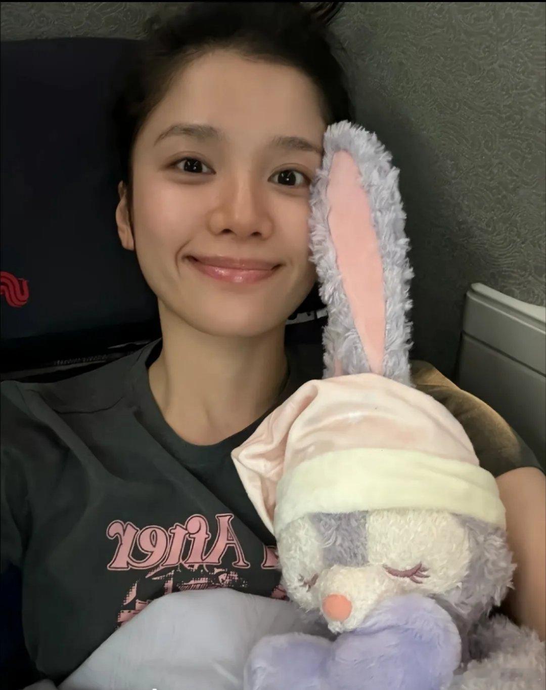 #张婧仪代言比亚迪秦max# zjy#张婧仪# 

墨色漫过茫茫人海，心底封存独有的那份期待

​