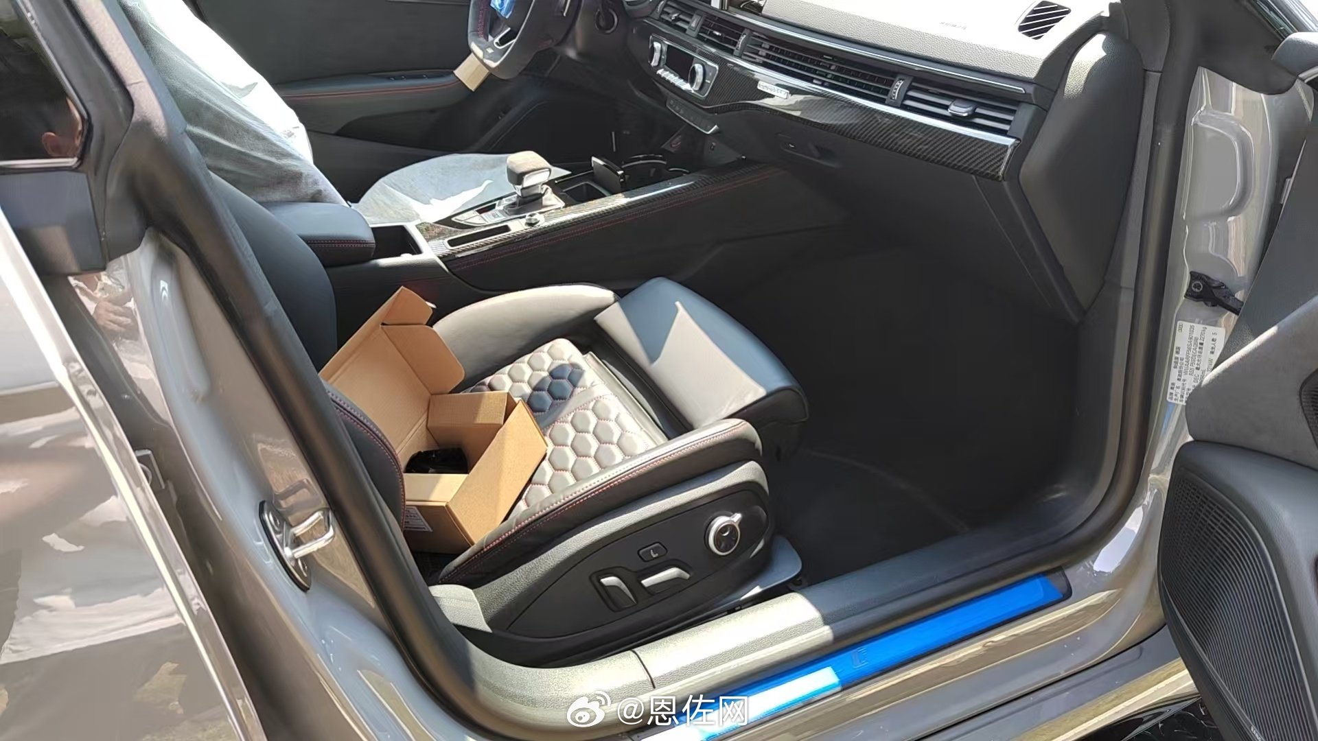 全新奥迪RS 5 Sportback 燃擎版 
顺利交付恩佐网绍兴客户 ​