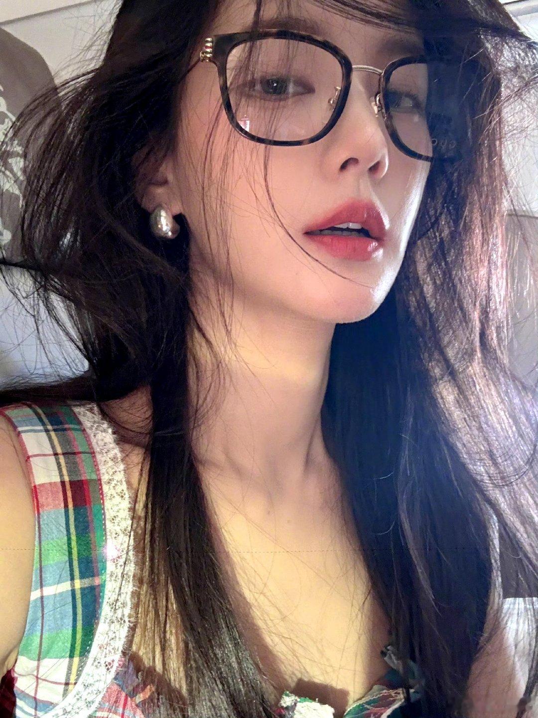 #李一桐重庆咋楞个好耍#
李一桐好美。[心][心] ​