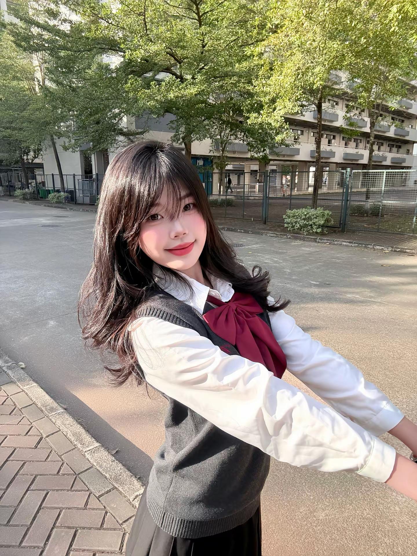 凛冽的风捶打在肩