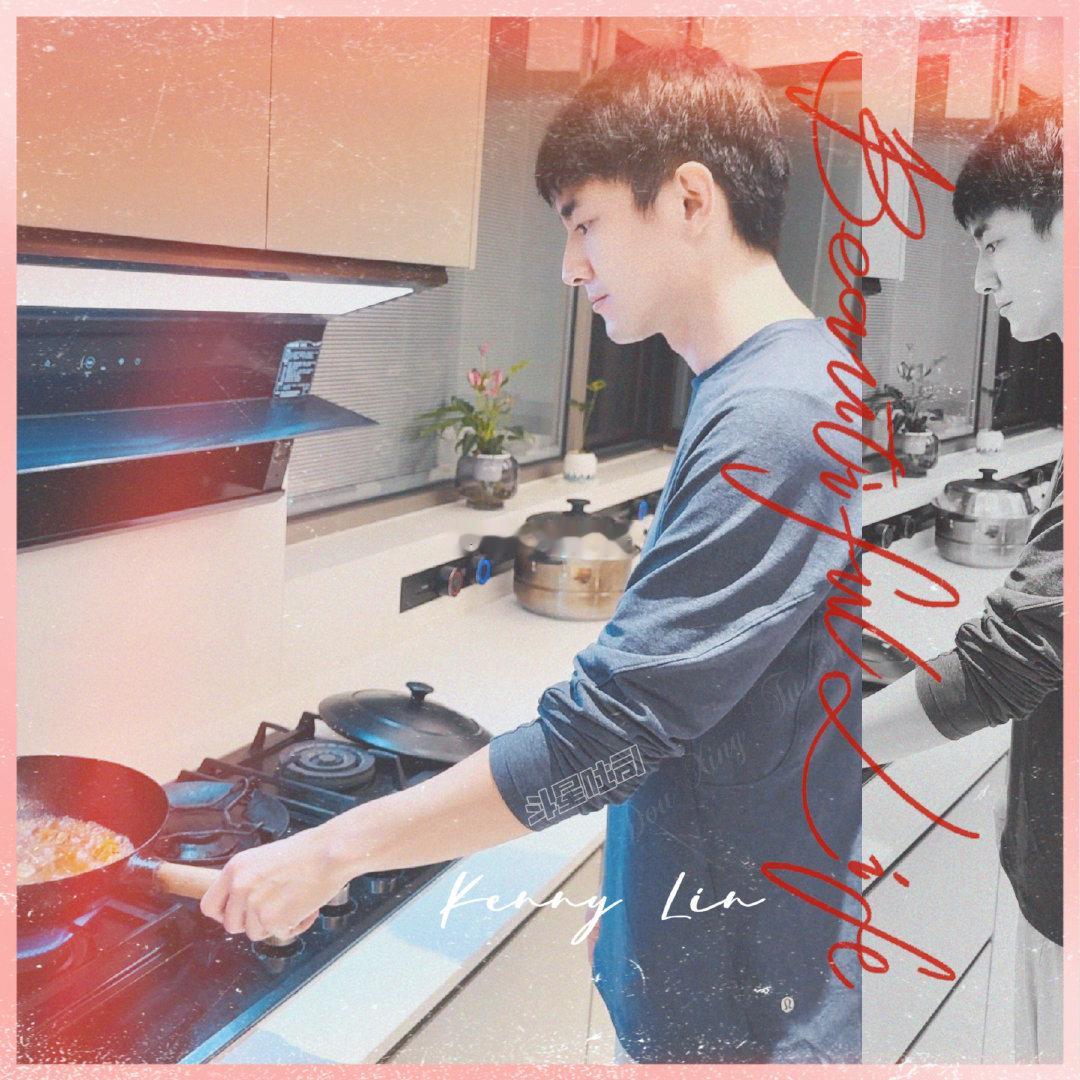 #素颜是一个男演员爆火的敲门砖#不需要任何形容词，素颜居家做饭的人清爽干净如沐春风，说的就是你​