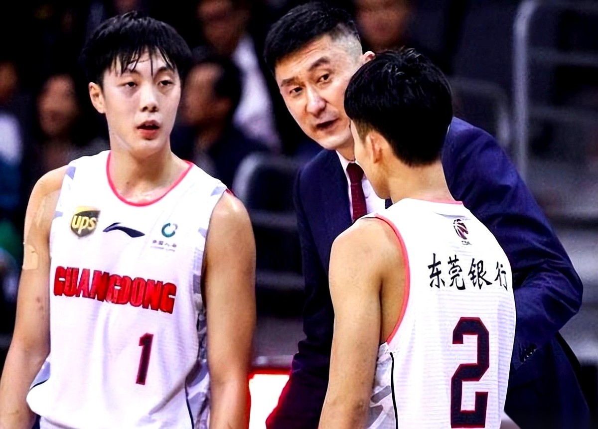 广东男篮打福建这场球，硬生生把14分的领先优势，打成了一场大崩盘。赛后...