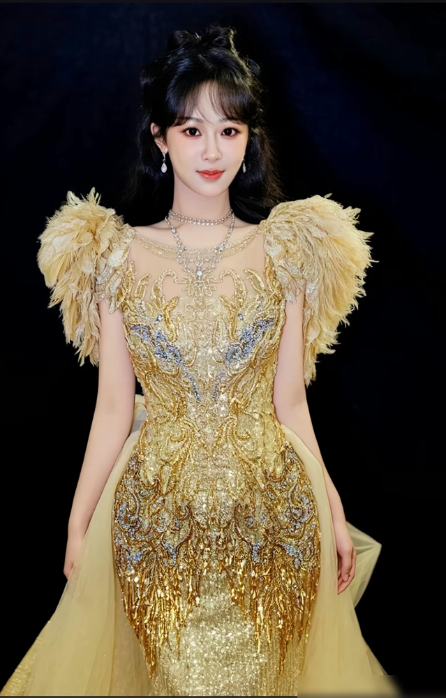 你以为杨紫长红是靠运气？大错特错！
《长相思》爆成顶流，她演男装玟小六全靠自己磨演技，核心对手戏从来不用替身。和张晚意拍认母重场戏，反反复复排了十几次才满意。
早年拍《亲爱的，热爱的》，她特意去电竞队蹲了半个月找状态。从《家有儿女》到现在，二十年来稳扎稳打，国民缘全是一点点攒出来的。
哪有什么