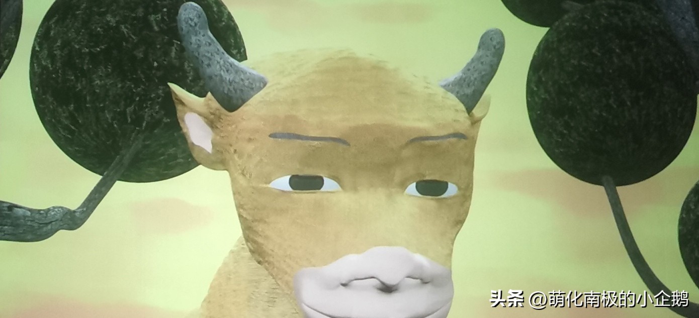 看牛来，需要极强耐心，牛来说话转头表情动作，都像是生了锈一样，慢半拍，她妈妈和豹拉也是如此。

整个剧情叙事简单，画面粗糙简陋，像极了我们小时候看的科普动画片，说是适合亲子观看，但牛妈妈对“牛来”的真善美教导也有误导的可能。

年幼无知的牛来，挽救了小豹子的生命，成为好兄弟，换到现实世界，仅凭善良真