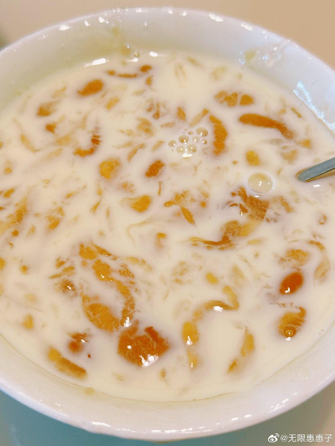 #肖战小城良方预告戳中很多观众的心巴#
肖战又有新剧了，期待期待，看着又是另一种风格。

早上泡了杯葛根粉+豆奶，很好喝耶，还有试一下朋友送的奶黄流心酥，不会很甜，还不错！ ​