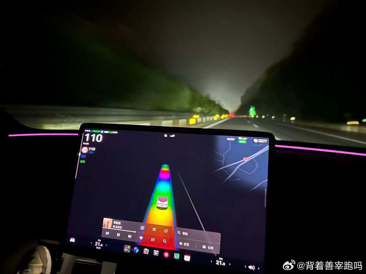 暴雨天你可以完全相信特斯拉的智驾 ​