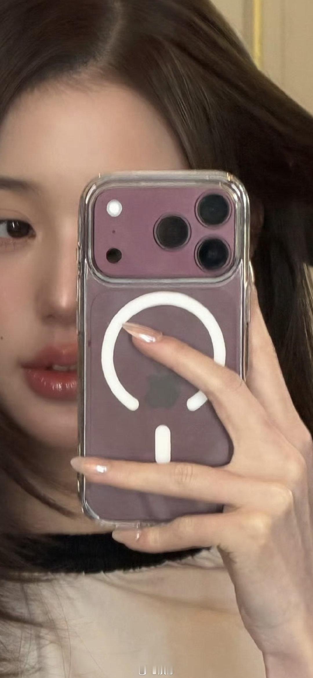 突然觉得iPhone 18 Pro Max变好看了！ ​