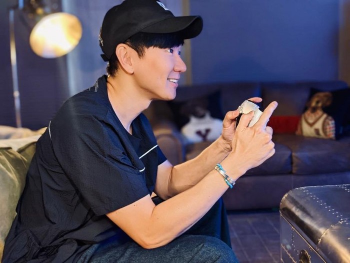 可能是亞洲第一人: JJ 林俊傑曬出試玩索尼 PS5 照片-圖5