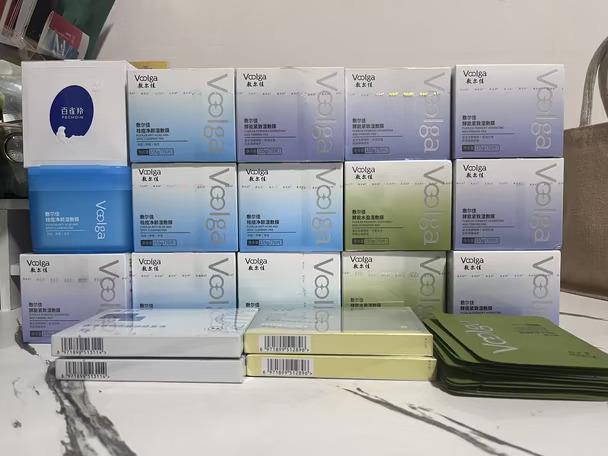 #王曼昱 #敷尔佳
给弟弟婚礼上准备的抽奖小礼物来喽，还有惠润没到，先拆敷尔佳[心心眼R]