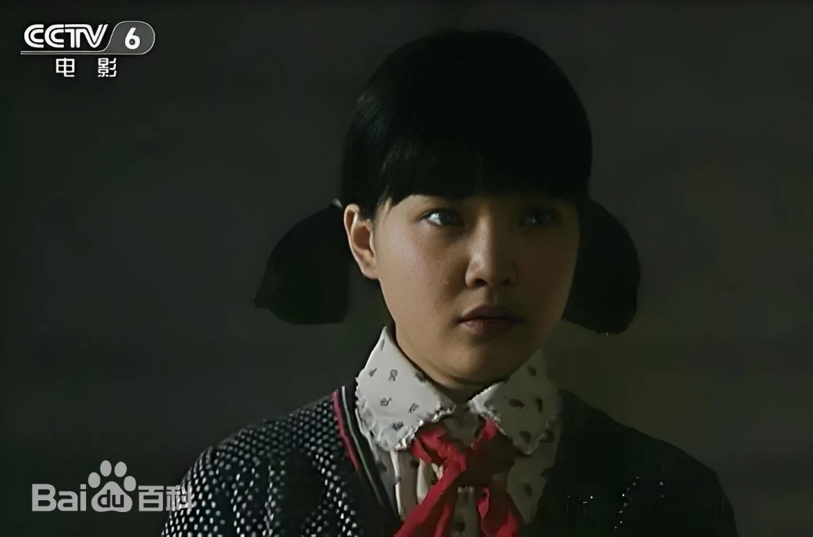 【郭柯宇银幕形象从少女到母亲的蜕变】#影视推荐# 
1995年，17岁时主演叶大鹰执导的#红樱桃[电影]#上映，凭借楚楚一角获得第19届大众电影百花奖最佳女演员，并提名第16届中国电影金鸡奖最佳女演员。
2003年，25岁凭借主演的电视剧《生死之恋》提名第22届中国电视剧飞天奖优秀女演员。
2021年，43岁与同 ​