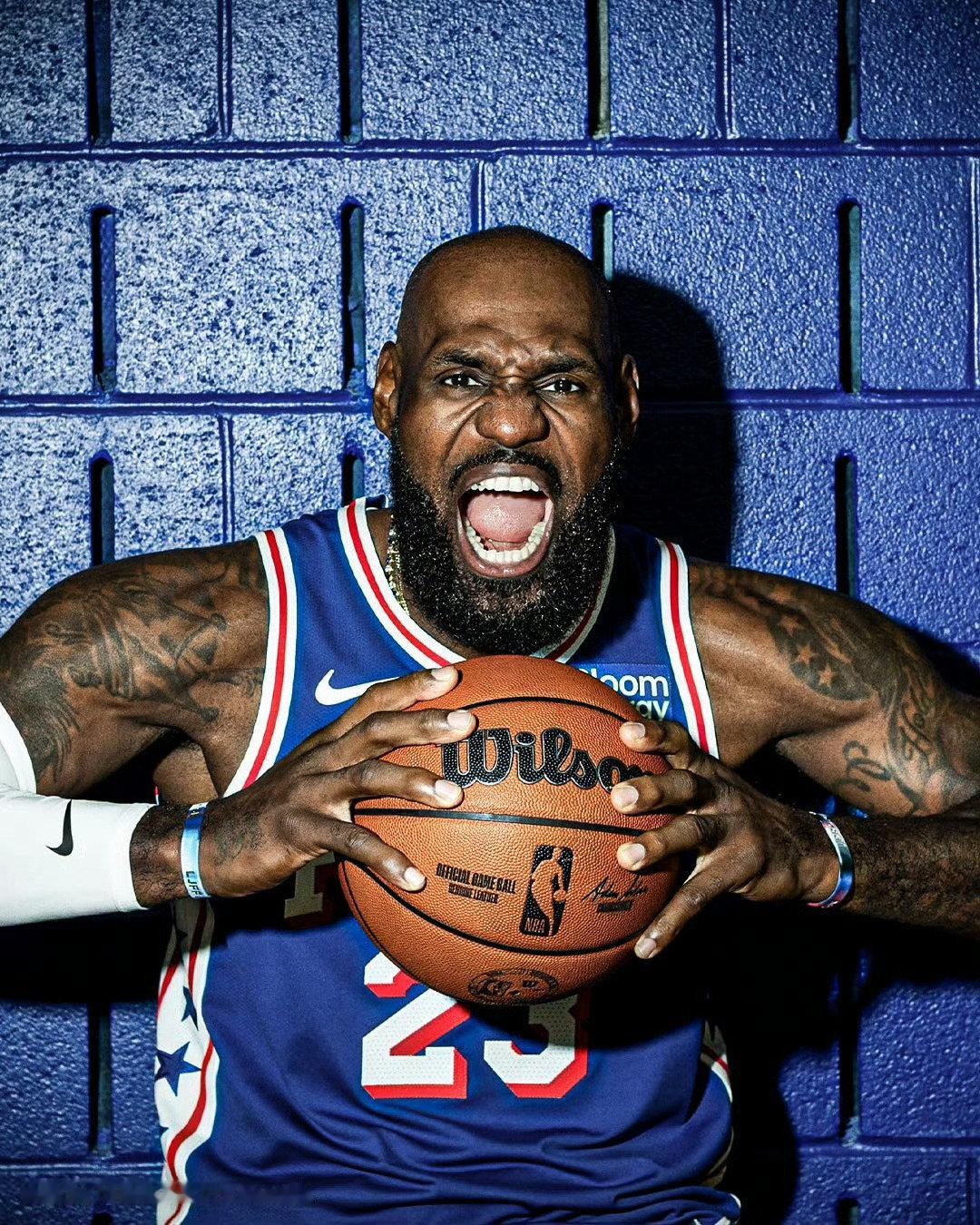 正在直播：

#nba季前赛# 詹姆斯76人首丢人秀

看🏀地址： 
（复制到浏览器打开，赛后有录像回放） ​​​