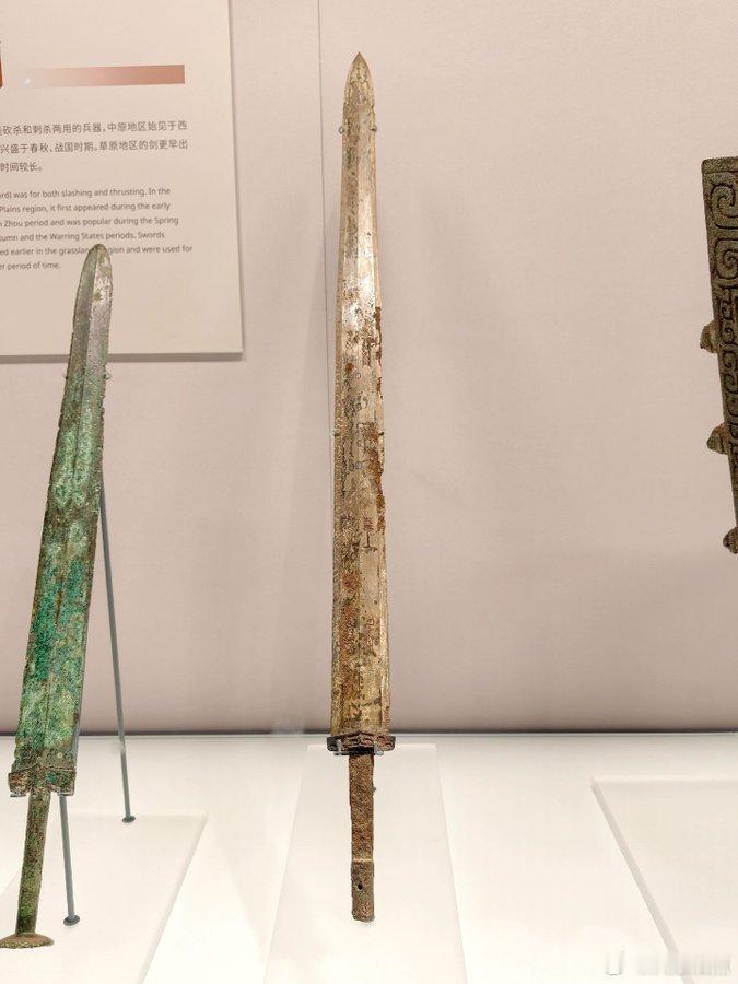 吴王光剑。这是吴王阖闾（夫差的父亲）的自用剑。剑长54cm，宽4.5c...