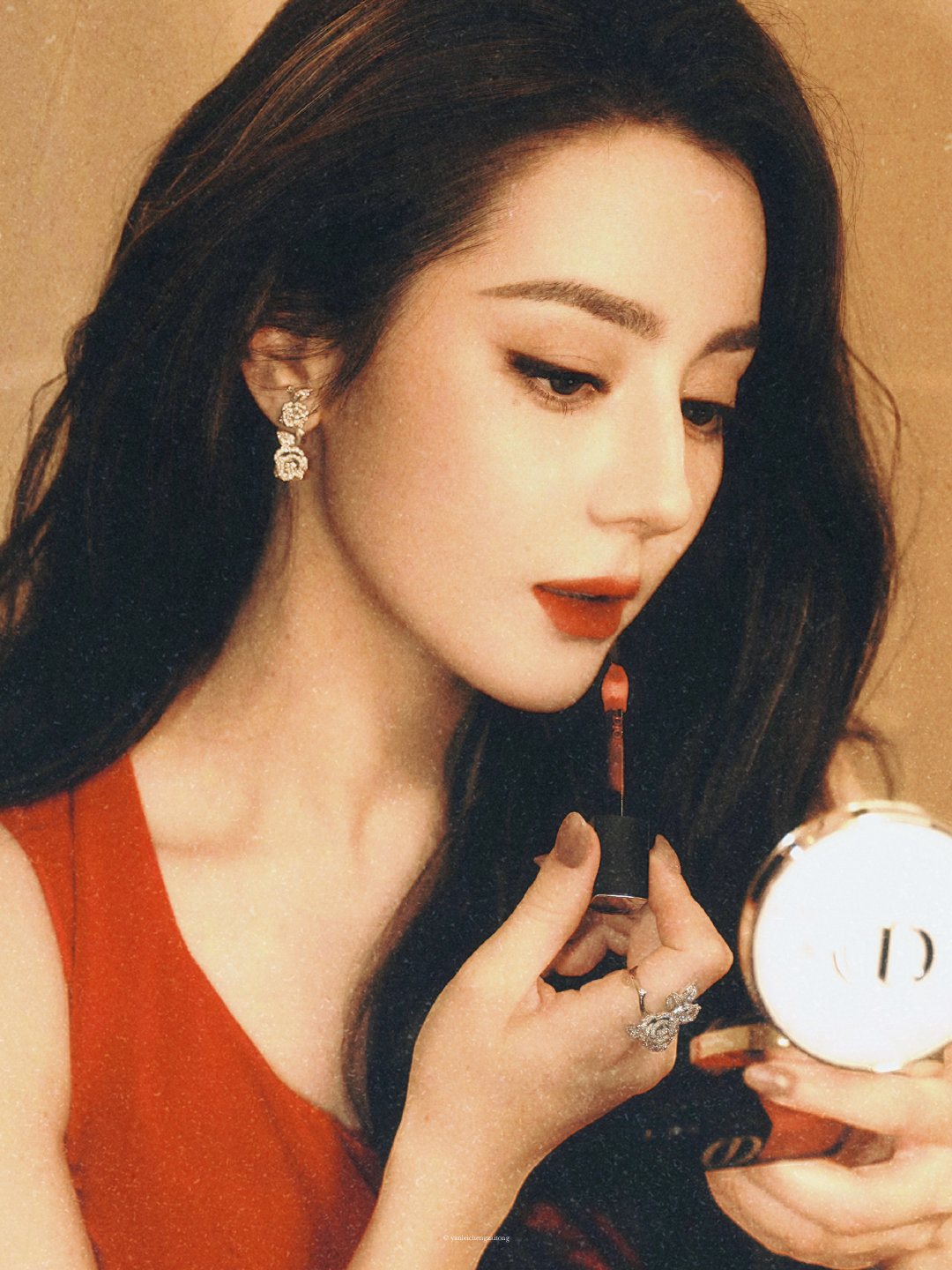 🍒#迪丽热巴卫蓝# 🍒#迪丽热巴虽然不能同时拥有一切# 

𝓔𝓿𝓮𝓷 𝓲𝓯 𝓽𝓱𝓮𝓻𝓮 𝓲𝓼 𝓷𝓸 𝓶𝓸𝓸𝓷, 𝓽𝓱𝓮 𝓱𝓮𝓪𝓻𝓽 𝓲𝓼 𝓪 𝓫𝓻𝓲𝓰𝓱𝓽 即便没有月亮，心中也是一片皎洁

​