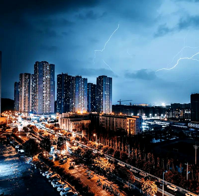 4月28日三场季后赛像三道选择题：魔术坐阵主场迎东部第一活塞，2:1在...