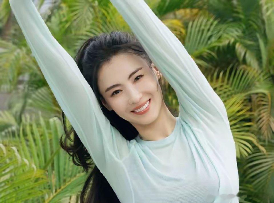 6月16日，46岁张柏芝，突然引发网友热议。原因是她穿了一件17年前的...