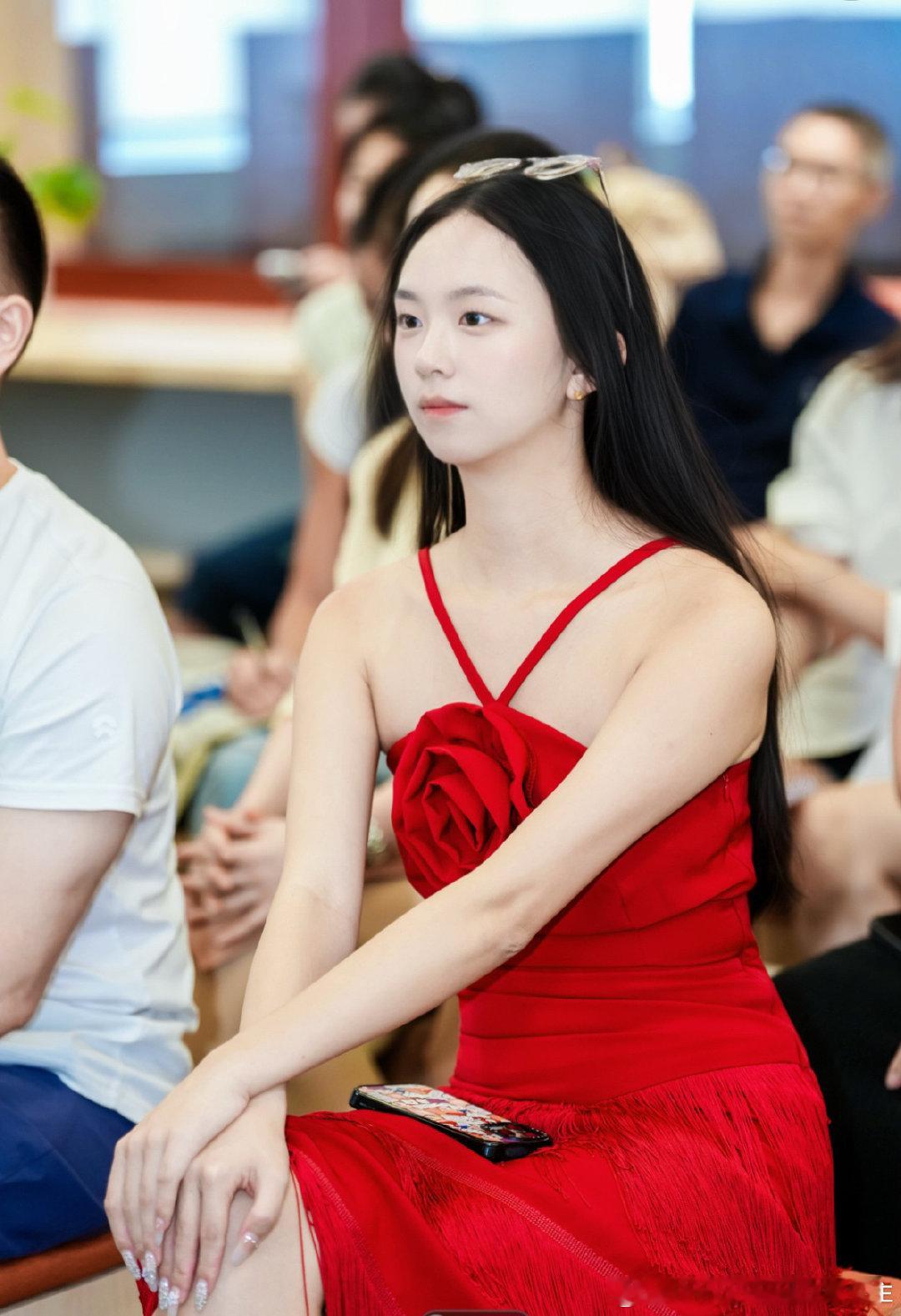 今天公主猫👸🏻参加了牛文老师孕晚期在新公司举办的《AI x IP如何赋能企业增长》活动（4年粉丝学员线下追星合影成功哈哈）[哇][哇]还聆听了前阿里巴巴副总裁古迈总、增擎智核CEO管愉老师等嘉宾的精彩分享&主题圆桌，最后是大合影吼吼～有收获的下午🌹  ​