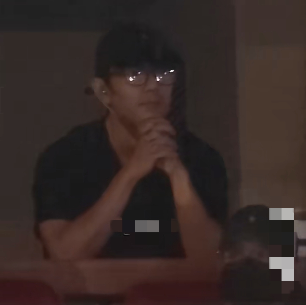 半个娱乐圈现身李宇春演唱会，肖战带父母坐角落，章若楠现场追星