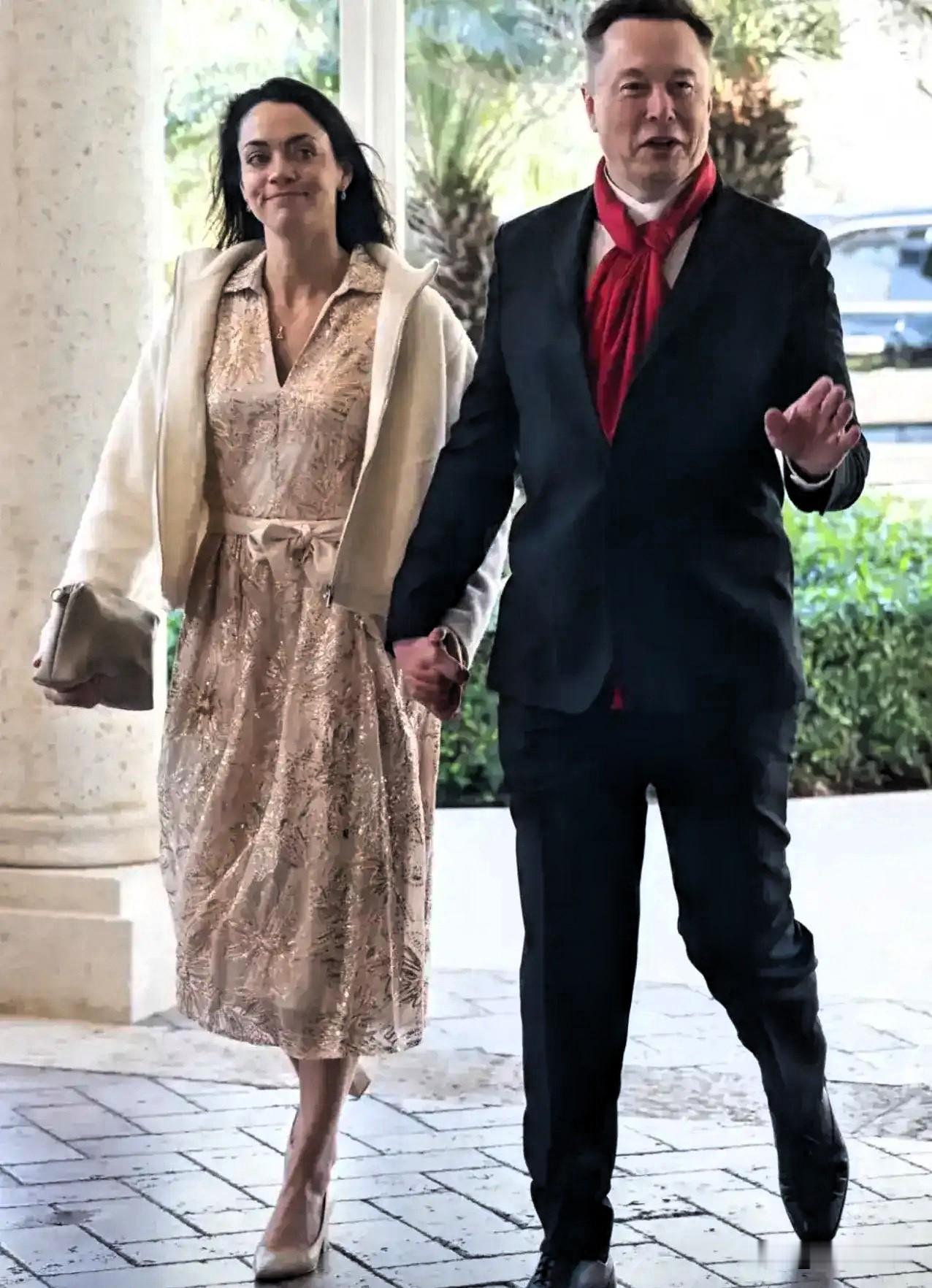 马斯克又和女友分手了，这已经是马斯克第几个女友了，说的好听点叫“多情”，说的难听点叫“浪子”，分手和女友分手前一周还在一起，说爱她，感情看起来很好，一转眼就分手了，这也不能怪女友，
因为女友长得一般，还带着一个小孩。很多女人都喜欢马斯克这样的有钱人，不论自己的外貌多么一般，不论自己的经济条件多么一般
