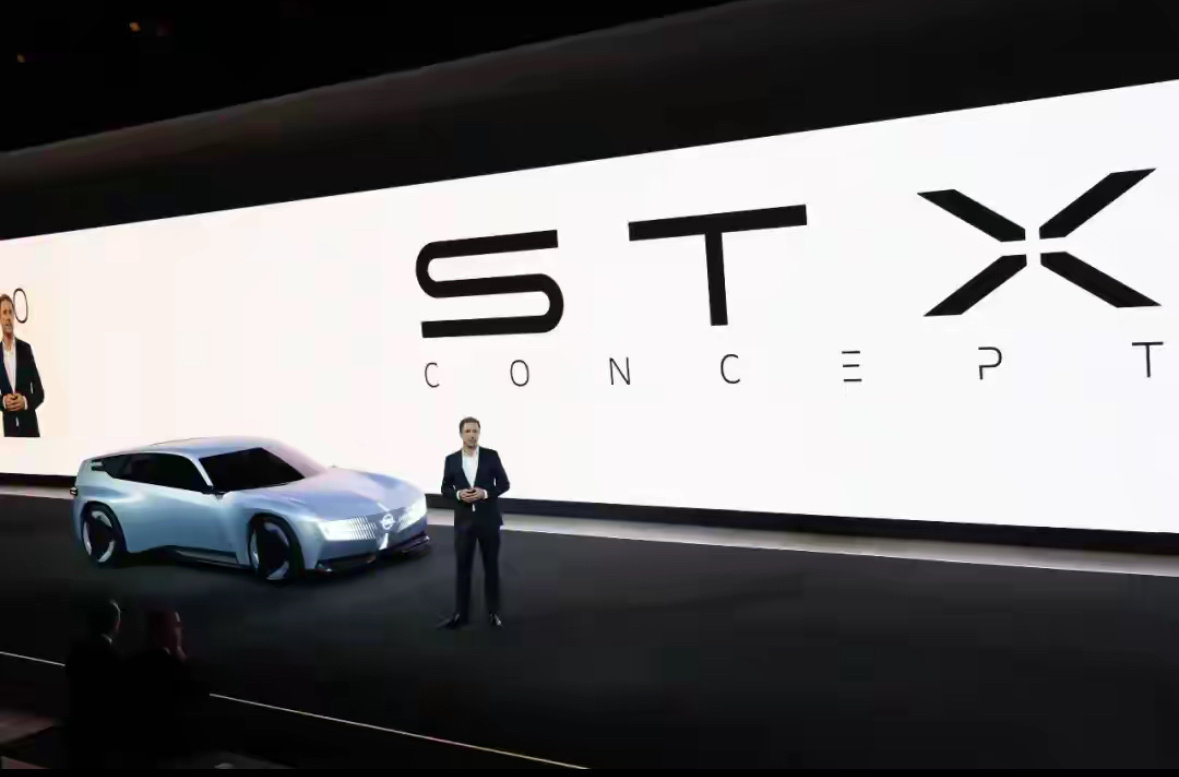 巴黎车展预热大戏来了！Stellantis直接放出6台概念车，六大品牌齐上阵。在车展正式开幕前，集团先做了预展，阿尔法·罗密欧、标致、雪铁龙等品牌全都有新车概念作品，一台一个风格。这些概念车是集团设计团队的新作，背后还有长远计划，到2030年要上新50多款车，拓宽欧洲市场。#新车情报局# ​
