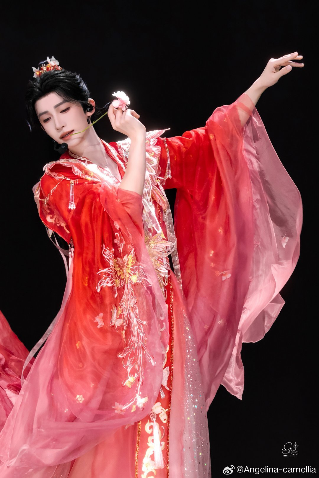 #刘宇国风美少年# ly#索尼耳机品牌大使刘宇# 
谢谢您曾对我说要去做那个扇风的人，要让全世界知道，这把扇子扇出来的风叫中国风
​