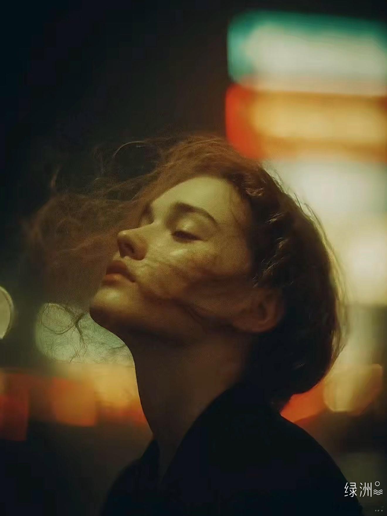 有人给我说过这么一句话：
“女人什么时候才适合结婚？如果你能够接受一个男人出轨，嫖娼，背叛，有婚外情，而且未来有可能会同时发生在你老公身上，并且你要有应对的方法和能力，衡量一切风险之后，你才适合结婚。
而不是只活在自己的世界里，逆反人性，女人你要活在现实中，你不能只活在幻想中，你不 ​