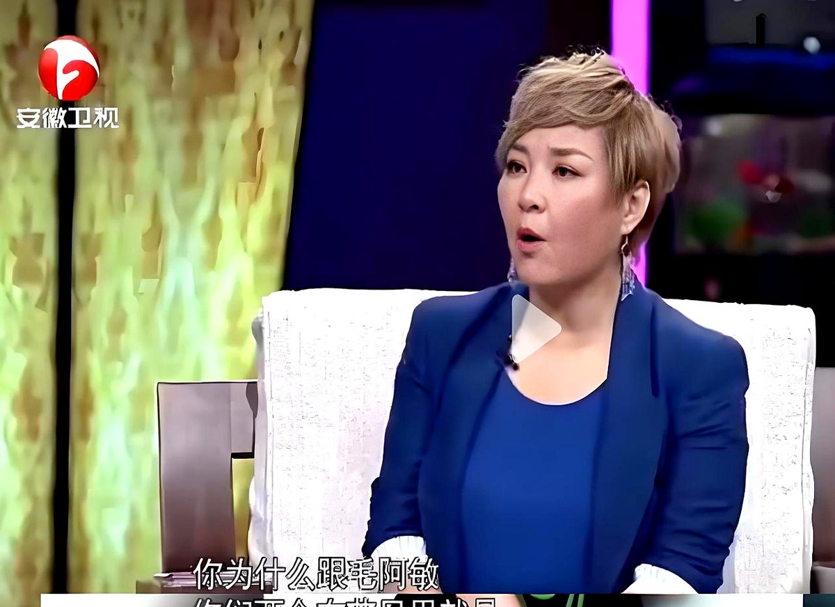 宁静居然认输了，直言毛阿敏脾气比她大多了！

前阵子9月宁静在直播里回应《花儿与少年2》的争议。她顺道聊起了毛阿敏，直接颠覆了大伙的认知。

平时看宁静脾气大，高兴不高兴全写脸上，看不惯就开麦。可她自己说，这顶多叫性子直。

毛阿敏平时低调温和，但人家是真有阅历和底气。一旦遇到碰底线的事，那气场摆出