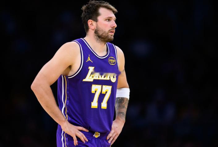 今日，数据媒体Stat Defender晒出了NBA现役球员常规赛生涯...