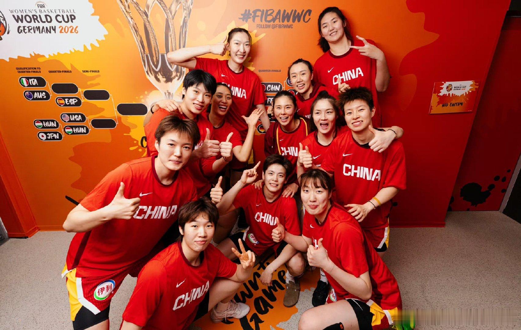 新老交替的中国女篮，在世界杯交出八强答卷。
韩旭稳坐内线定海神针，杨舒予扛起外线，年轻小将也敢拼敢打。
和世界强队交手，看清差距，也收获成长。
阵痛难免，但女篮姑娘的韧劲依旧在，继续沉淀，未来可期！ ​