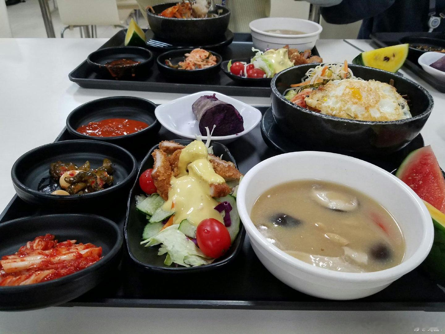 炒存储芯片亏钱了就去三星吃食堂…
#韩国三星食堂的午餐##杭州有股民两周亏200多万# ​