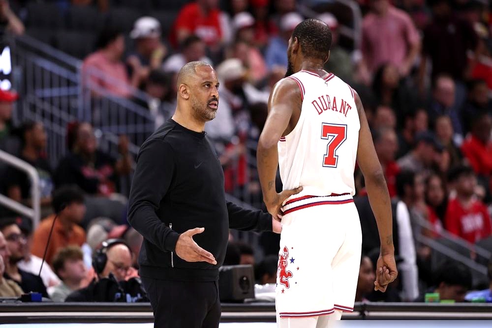 火箭队为啥不欢迎哈登回来？    这事儿的核心，其实不在哈登，而在新教...