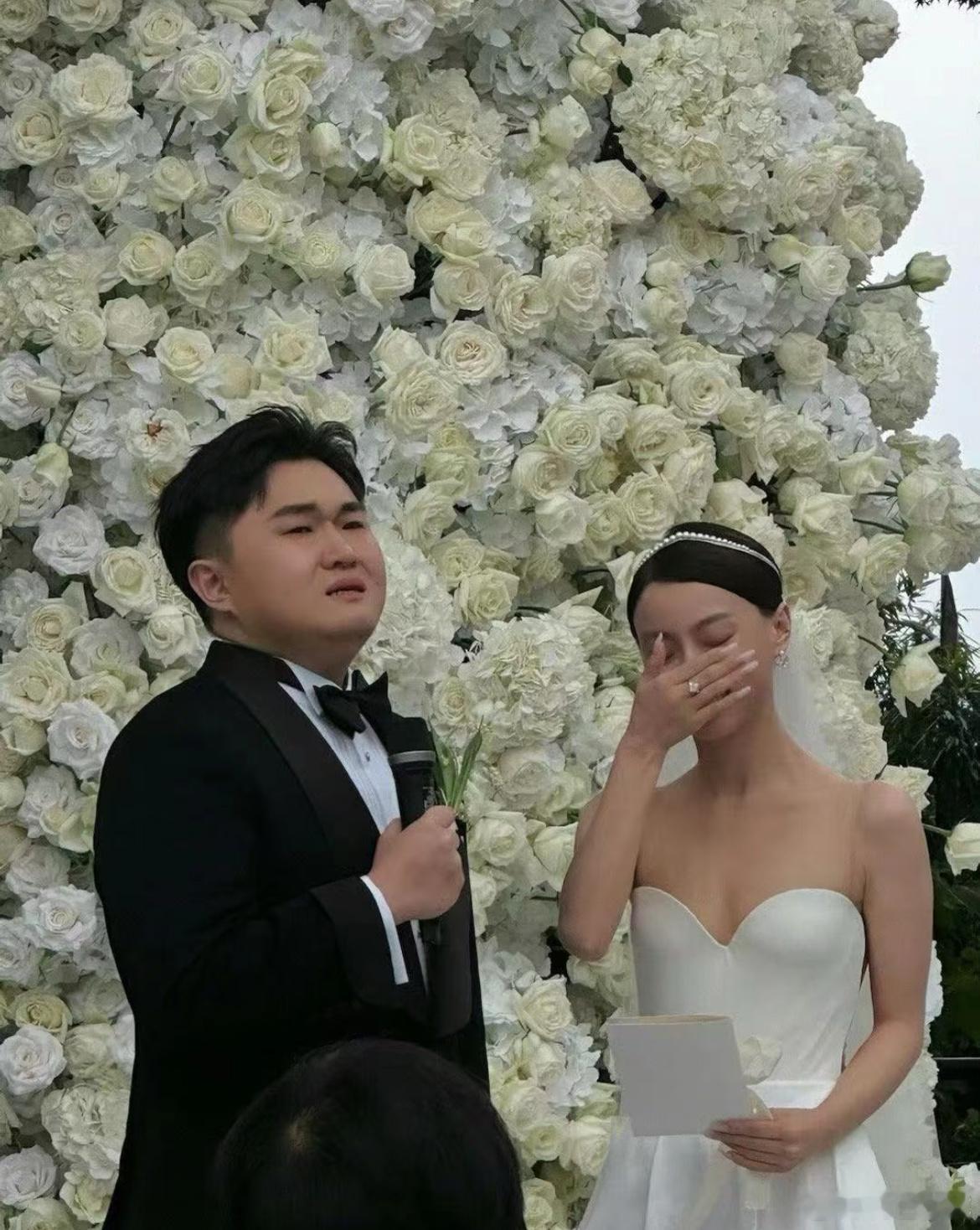 张百乔、小雪持续掉粉！根本不是离婚，是普通人最无奈的感情真相
 
最近张百乔和小雪持续掉粉，全网都在猜是不是感情出了问题。
 
但扒完所有细节才发现：真正让粉丝走人的，从来不是离没离婚，而是那套深入人心的“患难夫妻”剧本，彻底演不下去了。
 
当初两人能圈粉无数，靠的从不是刻意秀恩爱。
 
是最真实