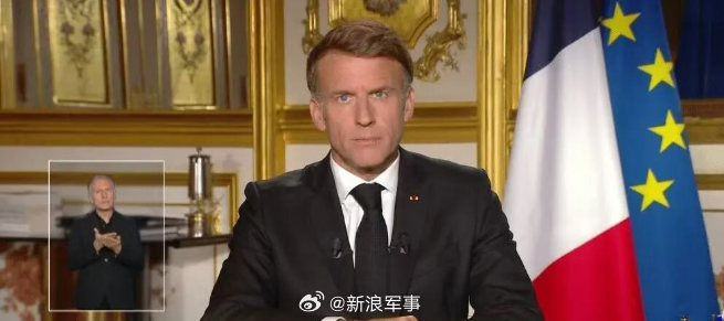 #马克龙称法国骚乱源于美伊战争#【马克龙：法国的骚乱源于特朗普对伊朗发动的战争】#巴黎街头有人cos美国队长# 综合外媒报道，法国总统马克龙称，法国多地爆发的抗议源于燃油价格高涨，而油价上涨是因为波斯湾正在发生的一场“法国没有参与的战争”，即特朗普对伊朗发动的战争。

此外，针对示威者对生 ​
