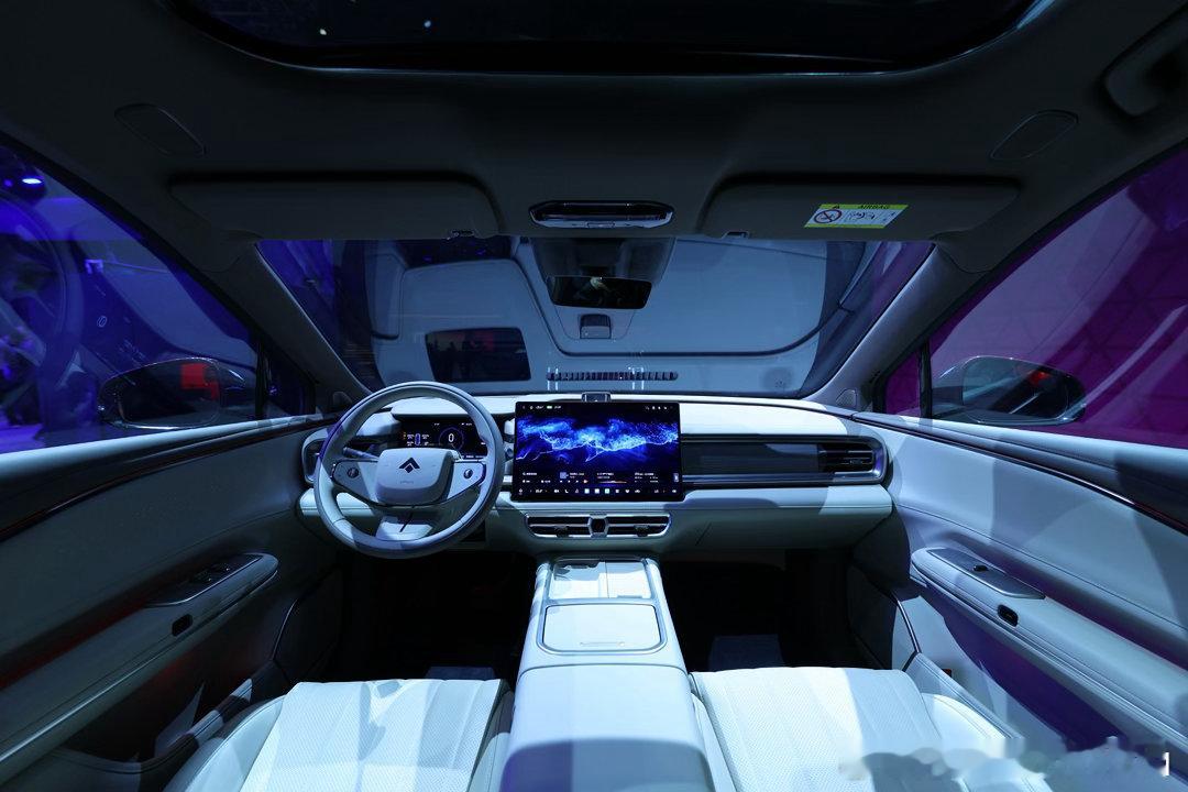 一台真正懂你的车，不只是代步，更是生活的默契搭档。昊铂S600，以舒适豪华、智能智驾与运动驾控，装下全家，也留住独处时光。20万内满配，让每一程都刚刚好。#好友玩昊车 #广汽昊铂##20万内满配运动SUV ​
