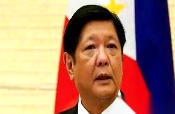 关于菲律宾政客嚷嚷着要“驱逐中国大使”这档子事，我使馆只回了一句话：想做就赶紧做，别磨蹭。
前两天的调门还只是“召见”，转头就有人对着镜头录视频，大呼小叫要把井泉大使赶出国门。话音还没落，我使馆的反制警告直接拍到了桌面上：真敢动人，更多菲律宾官员就别想踏进中国半步。
事情闹起来，起因其实就是马尼拉现