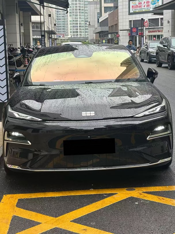 雨天黑武士太有那味儿了✨吉利银河星耀 8