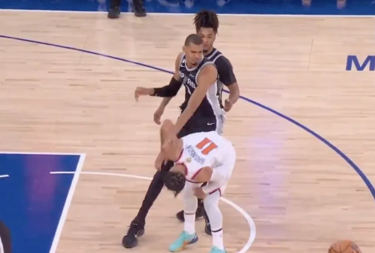你和文班发生了小冲突？布伦森：你们看到什么，那就是什么  NBA总决赛...