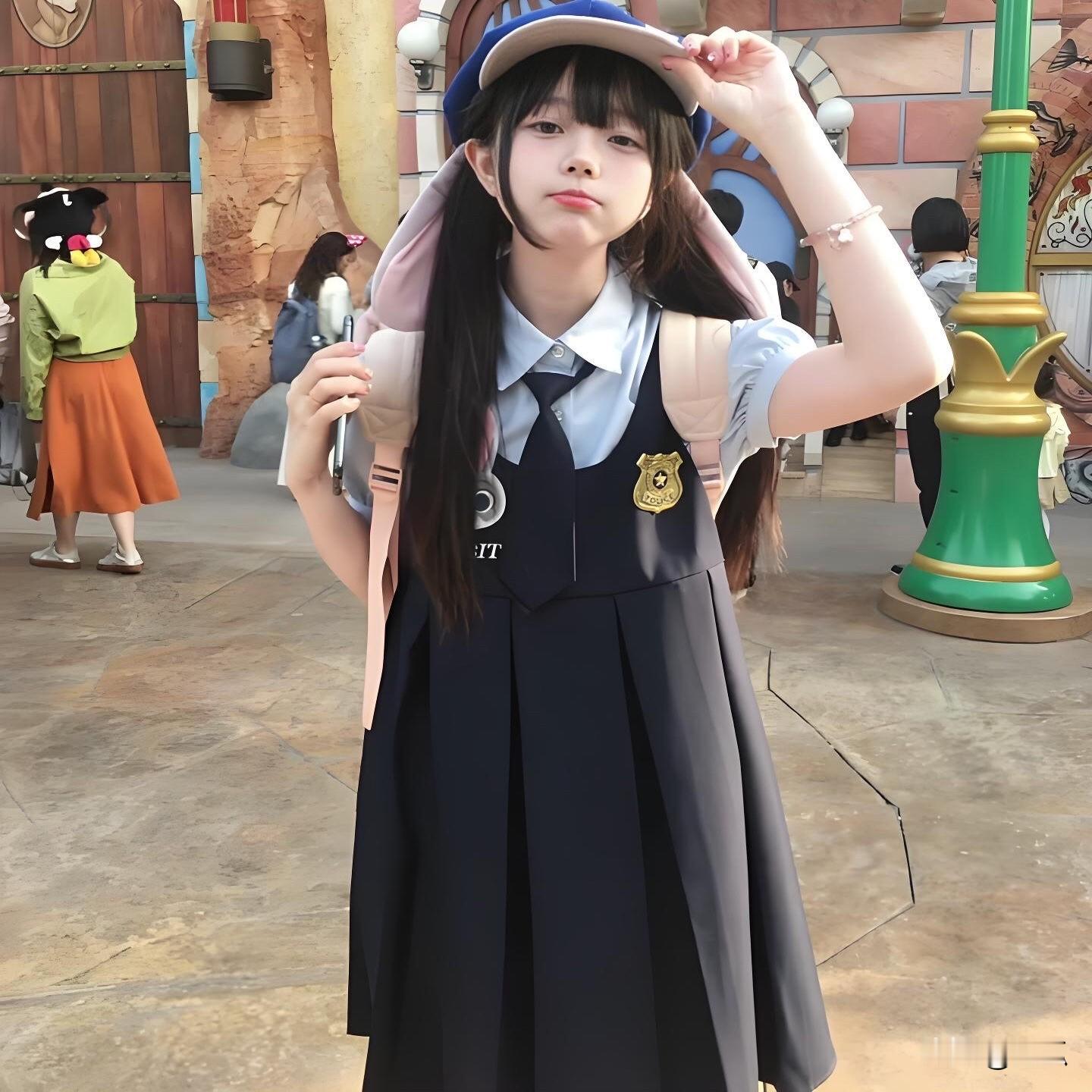 想要穿出少女软妹感，从不是一味堆砌可爱元素，而是在穿搭里藏住温柔的小细...