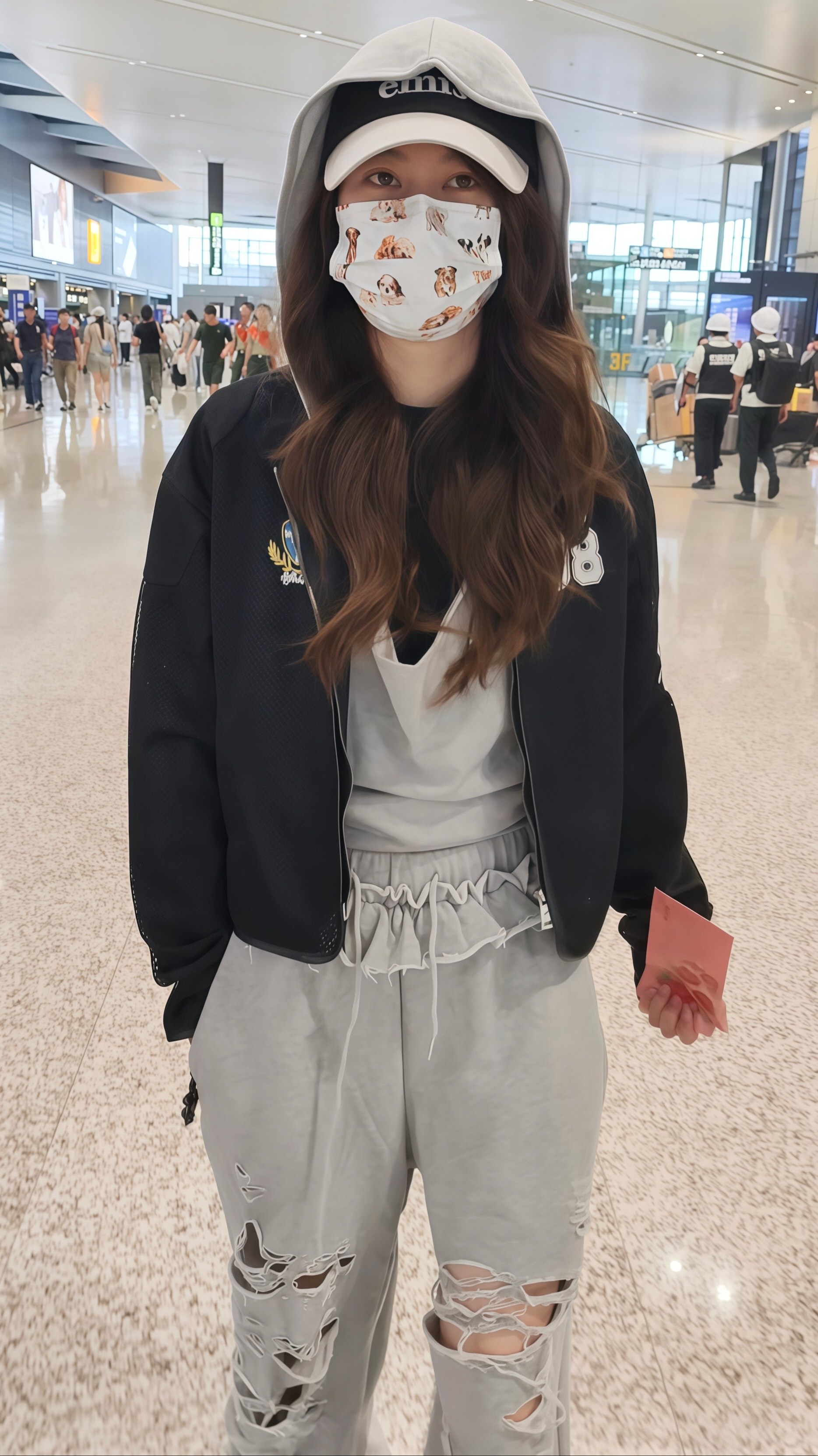 #赵昭仪[超话]##有昭仪日##赵昭仪十万狂花入梦来# 

0901上海出发✈️
九月的第一天准时见面！辛苦了妹宝，昨天刚来今天就匆匆忙忙的赶早班机回去了！这段时间连续地飞来飞去真的辛苦了，一会上飞机好好补个觉吧！昨天晚会真的很美，希望未来要常上舞台和综艺哦，我们下次见💜
 ​