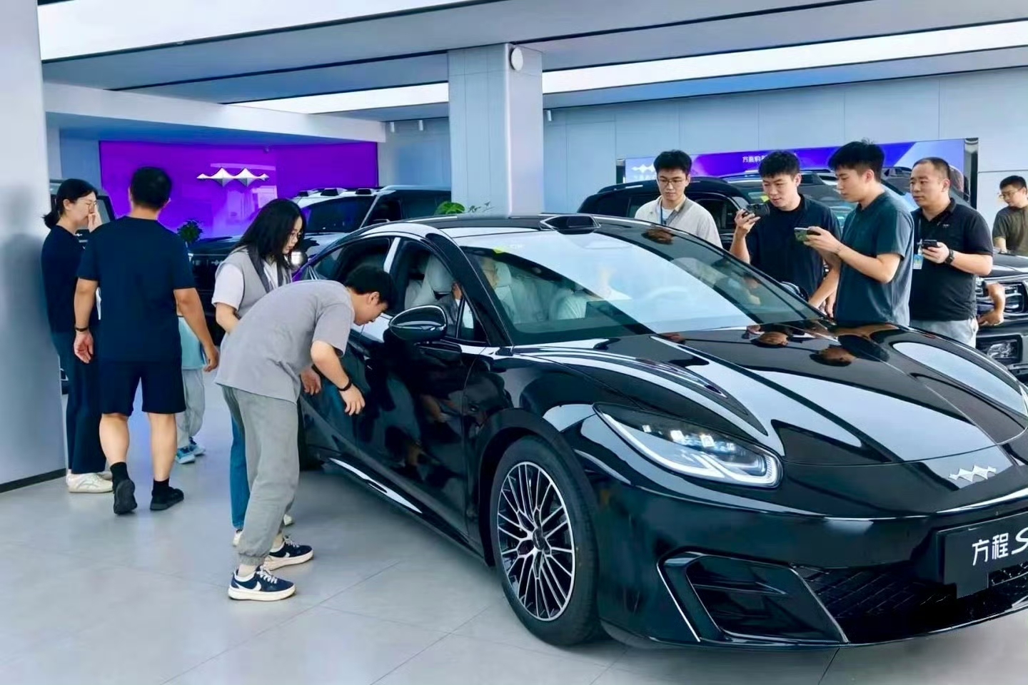 方程S系列上市火爆！这是继钛7之后的又一力作，但是王传福却不会主动公布订单，因为他喜欢用事实说话，每月的月销和每年的年销量就是最好的证明！
