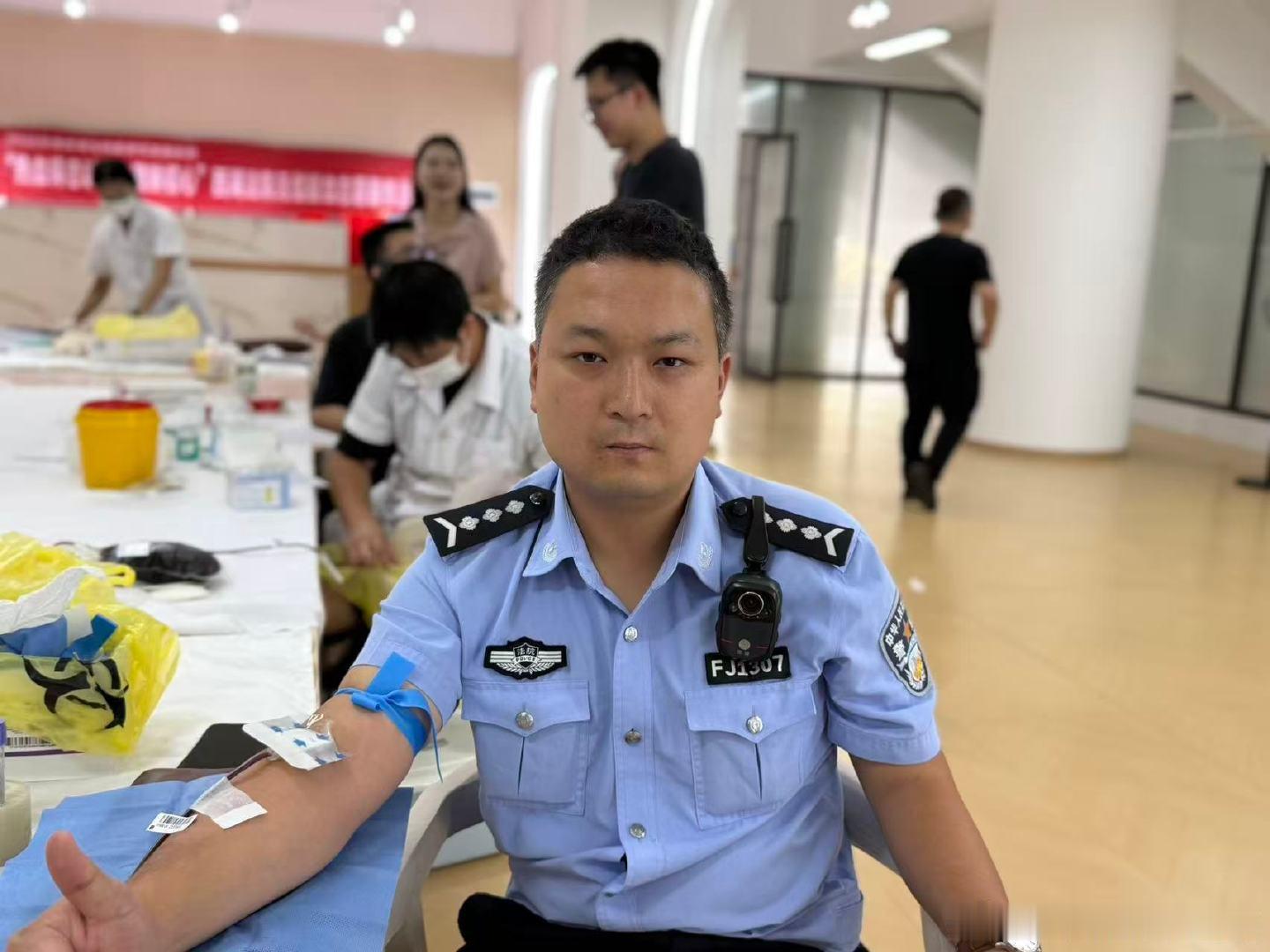 #无偿献血[超话]##为大力弘扬“奉献、友爱、互助、进步”的志愿服务精神，积极践行社会责任，传递司法温度，近日，南昌市西湖区人民法院再次组织开展无偿献血公益活动，以热血善行彰显法院干警的责任与担当。 ​