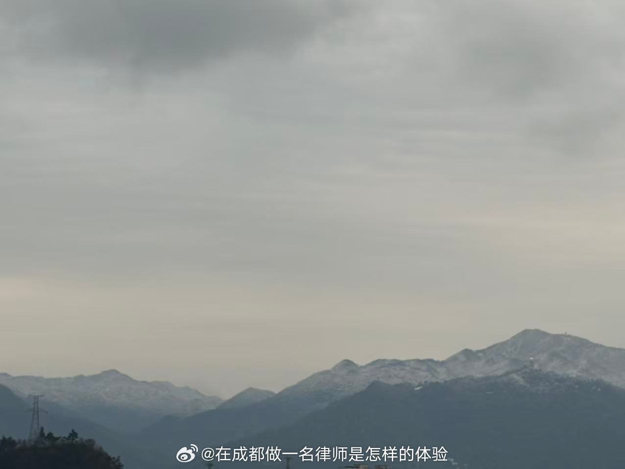今天凌晨连续三次地震，把睡觉的我直接摇醒了，自从2008年汶川地震后，再也没有过那么明显的震感。唯一让我感觉不安的是，为什么这几年宜宾的地震频繁；虽然都是一些震级不高的地震，但万一哪天酿成了大地震嘞。 ​​​