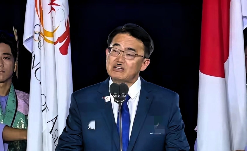 日本名古屋亚运会开幕式的表演，依旧是那么诡异，无序，感觉就是个为了临时应付差事，随便组建个草台班子举办的。多国代表团刚到日本就被滞留，最后下榻的还是集装箱，伙食更是堪忧，吃的连素食主义都皱眉头，运动员的衣食住行保障，处处拉胯。那么为什么会接连曝出如此多的问题呢？是日本经济真的不行了，求务实，想省钱？