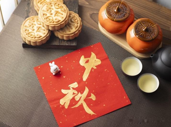“中秋要躲月，不能床上躺”，25号中秋，哪些人要躲月？早看早防备
作者加速成长计划

躲太岁，没错，就是躲太岁在我们民俗文化当中非常普遍。比如春节躲太岁，五月初五躲端午，八月十五躲月这些都是以躲太岁，避免犯太岁，带来不必要的麻烦。

当然，躲都是传统习俗说法，人们为了心理上的安慰，宁可信其有，不