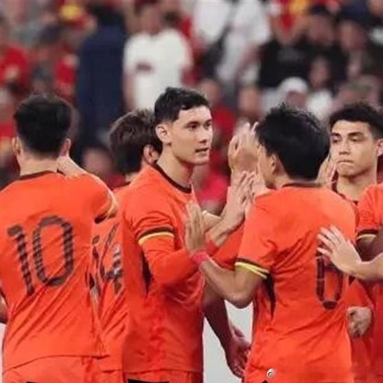 《下午6点！CCTV5直播亚运揭幕战，最强U23国足首秀输球=小组难晋级》9月1日，亚运会官方公布了中国U23男足23人参赛名单。按照媒体披露的赛程，北京时间9月16日18:00，中国U23男足首战朝鲜。 ​